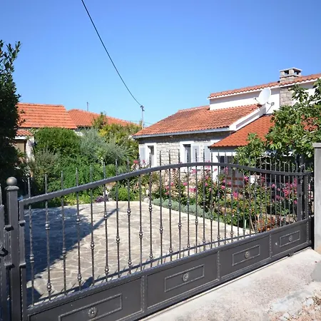 Rollstuhltauglich- Terrassen Am Felsenstrand By Interhome *